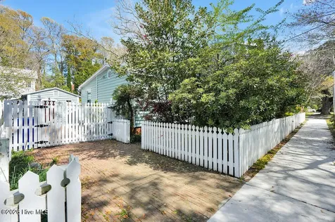 301 E West Street Southport NC 28461