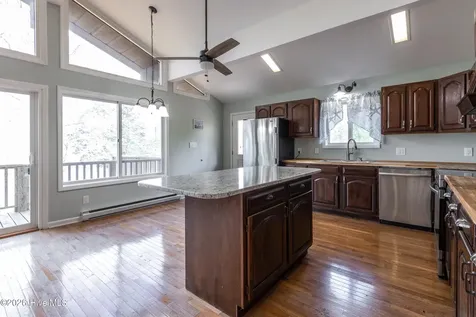 334 Creekwood Lane Blounts Creek NC 27814