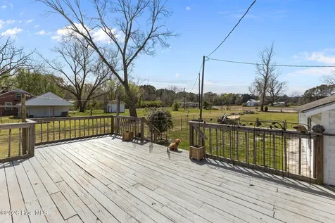 5217 Highway 101 Newport NC 28570