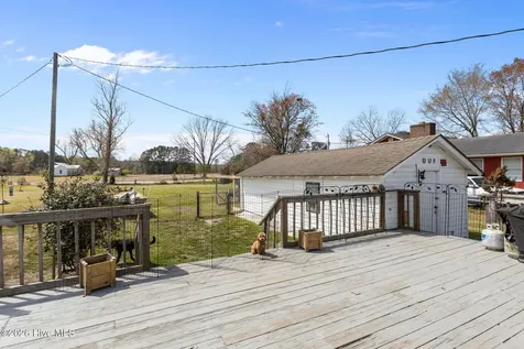 5217 Highway 101 Newport NC 28570