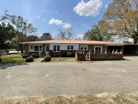 15133 Sam Potts Highway Bolton NC 28423