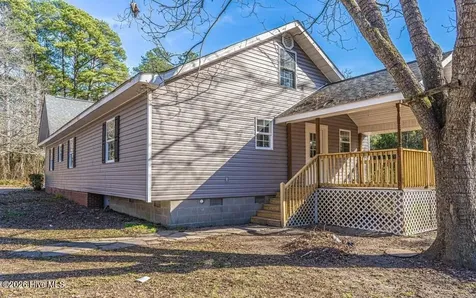 817 Aberdeen Road Laurinburg NC 28352