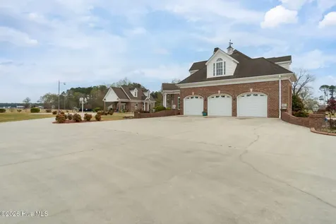 1133 Strawberry Branch Road Kinston NC 28501