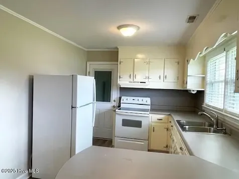 2064 Fountaintown Road Chinquapin NC 28521
