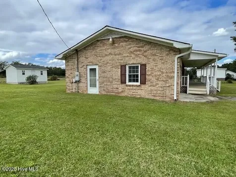 2064 Fountaintown Road Chinquapin NC 28521