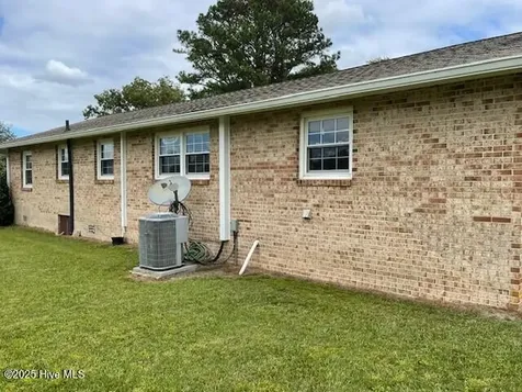 2064 Fountaintown Road Chinquapin NC 28521
