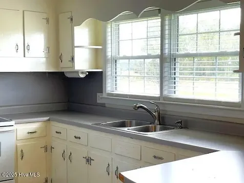 2064 Fountaintown Road Chinquapin NC 28521