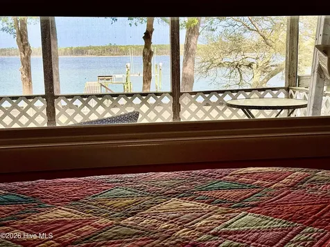 197 S River Drive Beaufort NC 28516