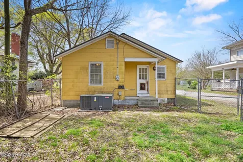 108 N Dickerson Street Burgaw NC 28425