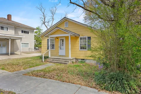 108 N Dickerson Street Burgaw NC 28425