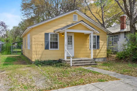 108 N Dickerson Street Burgaw NC 28425