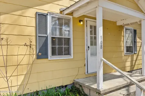 108 N Dickerson Street Burgaw NC 28425