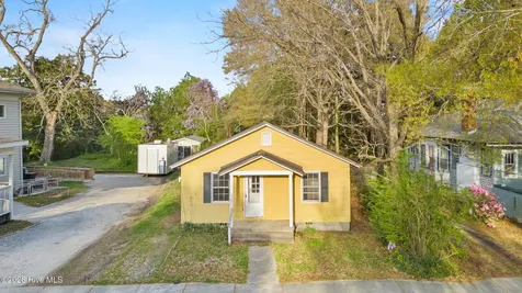 108 N Dickerson Street Burgaw NC 28425