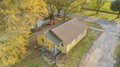 108 N Dickerson Street Burgaw NC 28425