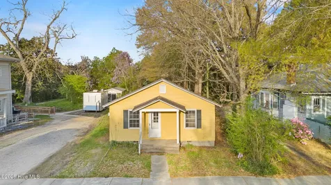 108 N Dickerson Street Burgaw NC 28425