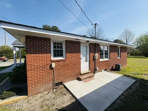 302 NE Railroad Street Pikeville NC 27863