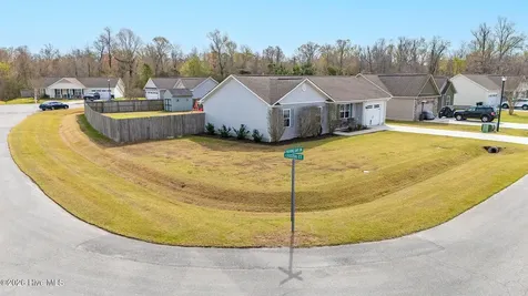 115 Heaven's Gate Drive Jacksonville NC 28546