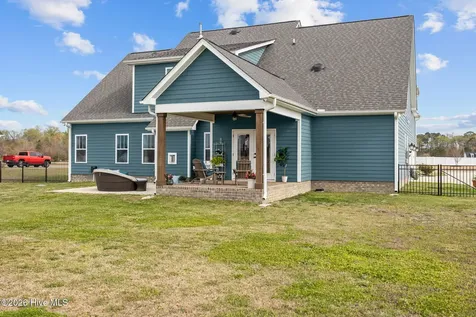 2754 Windflower Lane Grimesland NC 27837