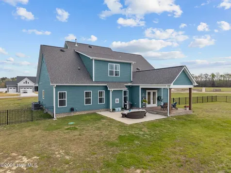 2754 Windflower Lane Grimesland NC 27837