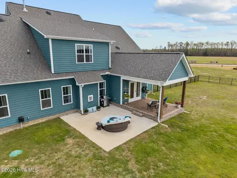 2754 Windflower Lane Grimesland NC 27837
