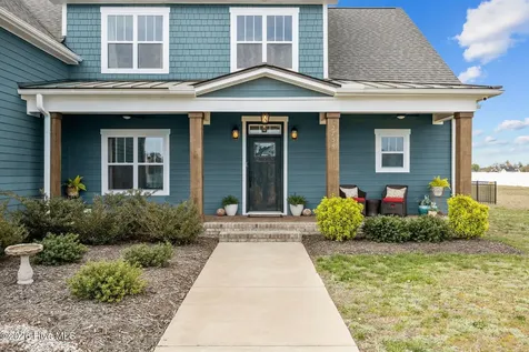 2754 Windflower Lane Grimesland NC 27837