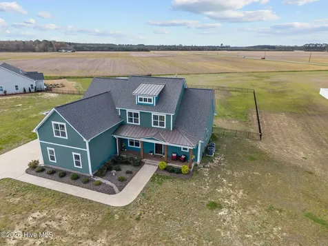 2754 Windflower Lane Grimesland NC 27837
