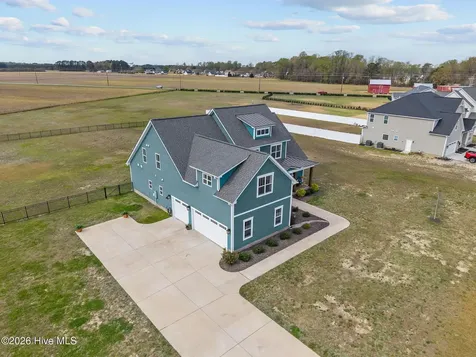 2754 Windflower Lane Grimesland NC 27837