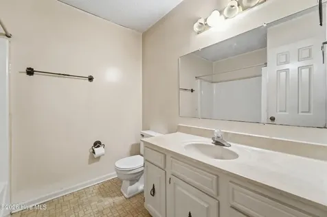 312 King Richard Court Jacksonville NC 28546