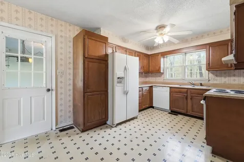 312 King Richard Court Jacksonville NC 28546