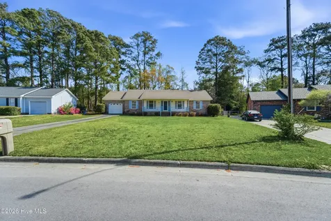 312 King Richard Court Jacksonville NC 28546