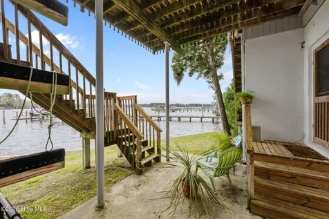 10 Batts Hill Road New Bern NC 28562