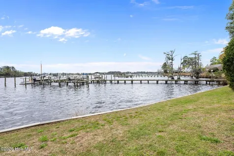 10 Batts Hill Road New Bern NC 28562