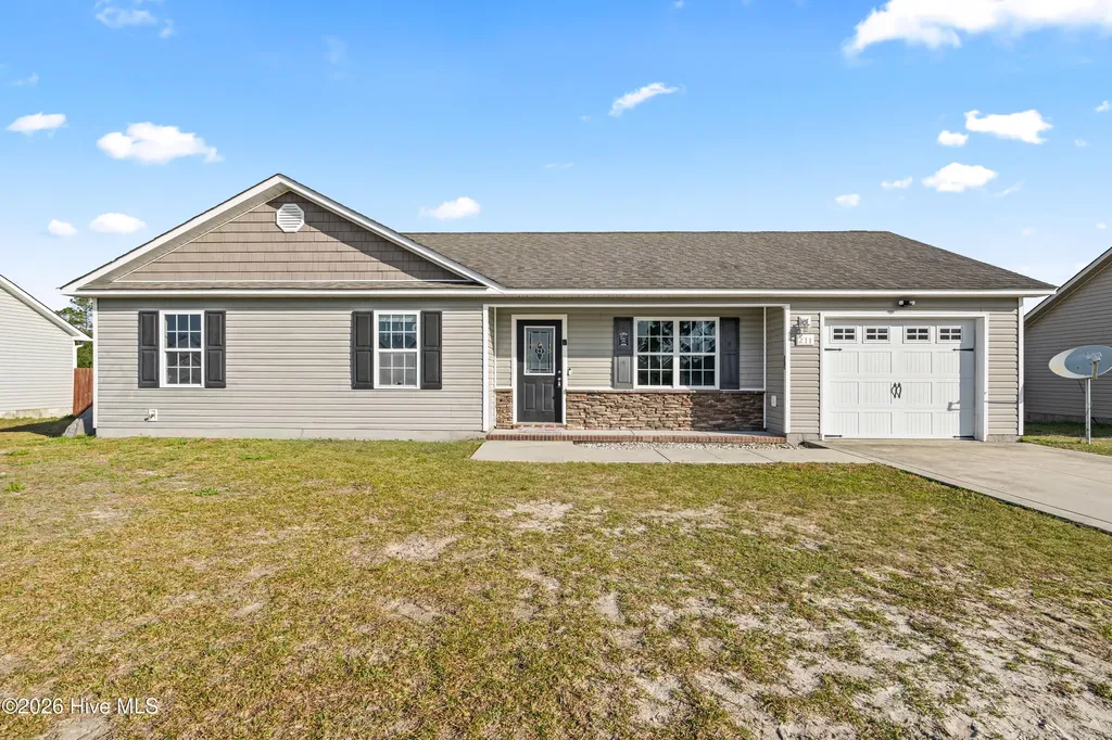 211 Lockwood Court Hubert NC 28539