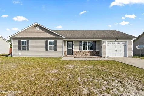 211 Lockwood Court Hubert NC 28539