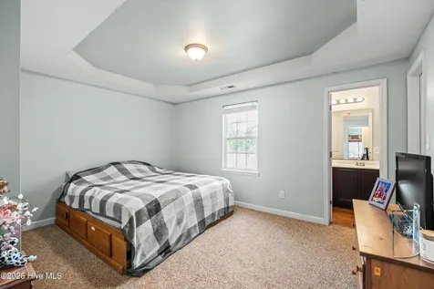 211 Lockwood Court Hubert NC 28539