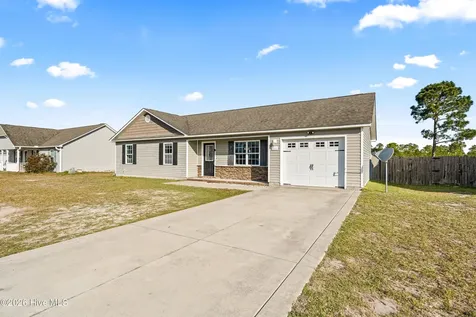 211 Lockwood Court Hubert NC 28539