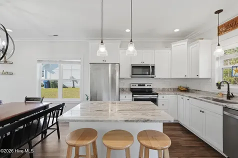 304 Holbrook Lane Hubert NC 28539