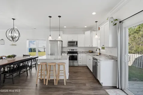 304 Holbrook Lane Hubert NC 28539