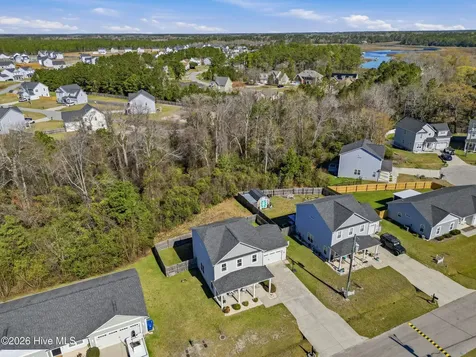 304 Holbrook Lane Hubert NC 28539