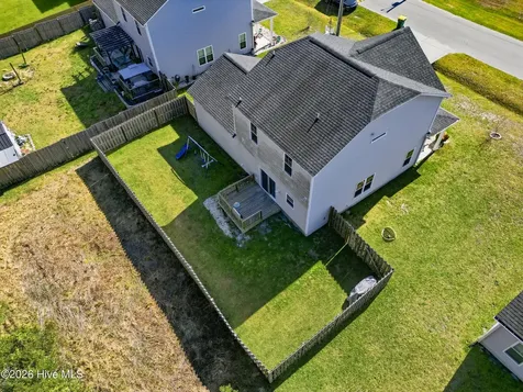 304 Holbrook Lane Hubert NC 28539