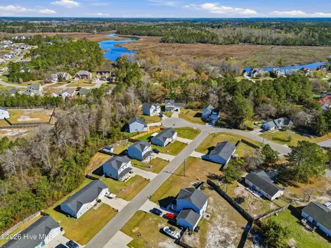 304 Holbrook Lane Hubert NC 28539