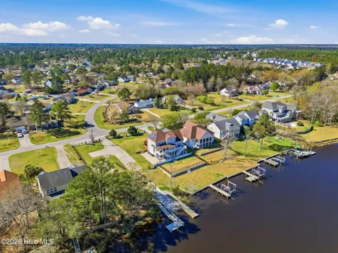 304 Holbrook Lane Hubert NC 28539