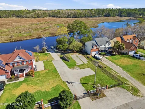 304 Holbrook Lane Hubert NC 28539