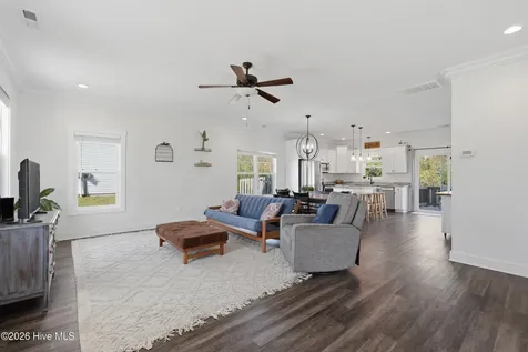 304 Holbrook Lane Hubert NC 28539