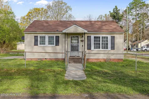 302 S Johnson Street Mount Olive NC 28365
