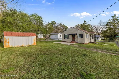 302 S Johnson Street Mount Olive NC 28365