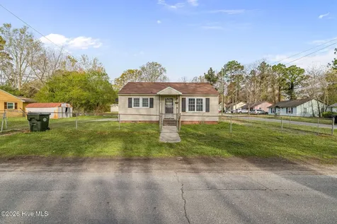 302 S Johnson Street Mount Olive NC 28365