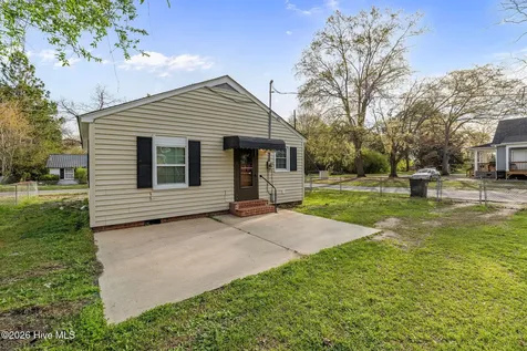 302 S Johnson Street Mount Olive NC 28365