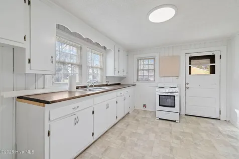 302 S Johnson Street Mount Olive NC 28365