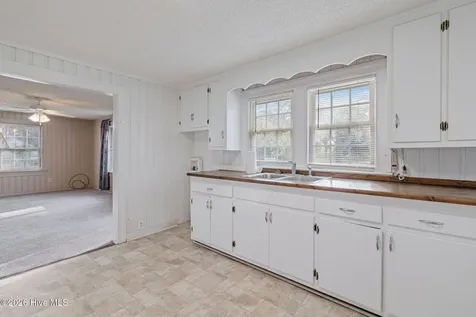 302 S Johnson Street Mount Olive NC 28365